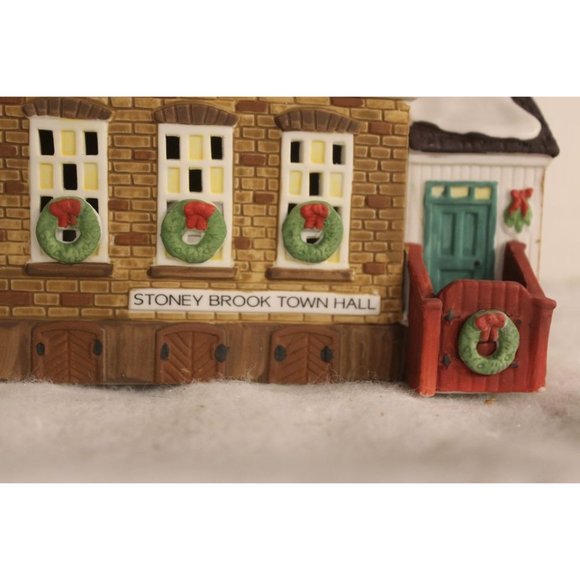 Dept 56 New England Village - Stoney Brook Town Hall - Picture 5 of 7